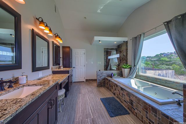 193 DORIS DR, Kerrville, TX 78028