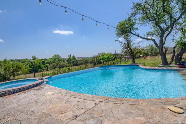 193 DORIS DR, Kerrville, TX 78028