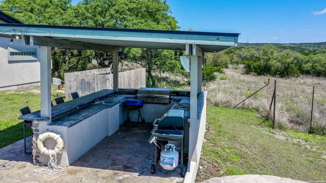 193 DORIS DR, Kerrville, TX 78028