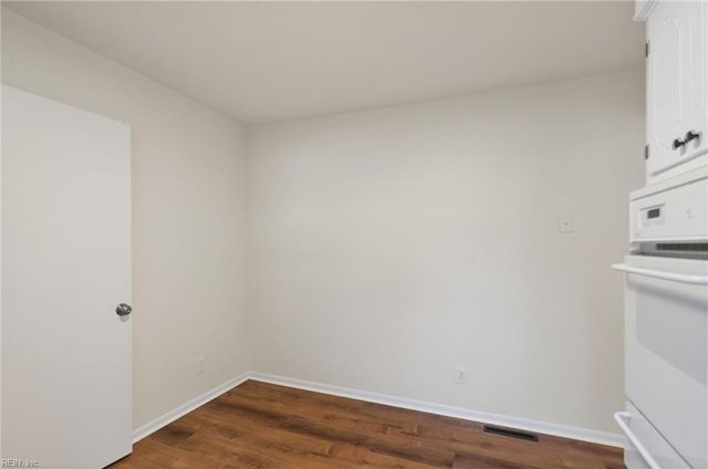 1214 Jamal LN W, Portsmouth, VA 23701