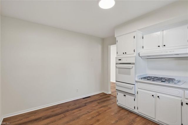 1214 Jamal LN W, Portsmouth, VA 23701