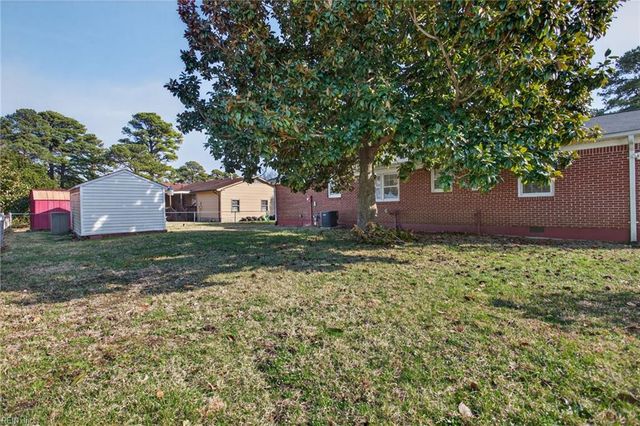 1214 Jamal LN W, Portsmouth, VA 23701