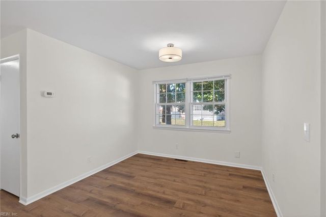 1214 Jamal LN W, Portsmouth, VA 23701