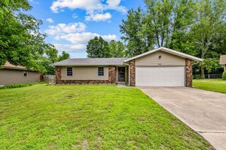 3748 South Hillcrest Avenue, Springfield, MO 65807