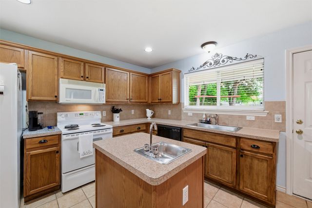 233 Country Meadows Drive, Waxahachie, TX 75165