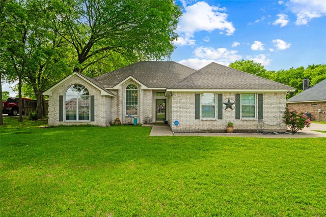 233 Country Meadows Drive, Waxahachie, TX 75165