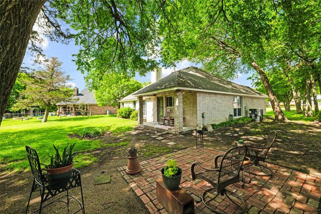 233 Country Meadows Drive, Waxahachie, TX 75165