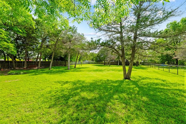 233 Country Meadows Drive, Waxahachie, TX 75165