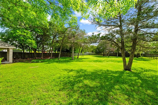 233 Country Meadows Drive, Waxahachie, TX 75165