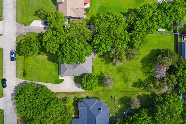 233 Country Meadows Drive, Waxahachie, TX 75165