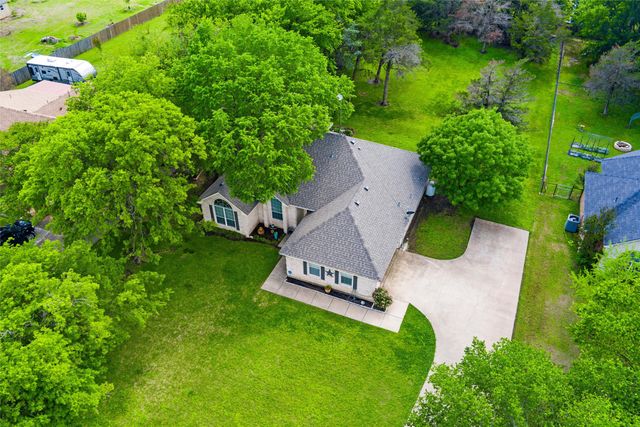 233 Country Meadows Drive, Waxahachie, TX 75165