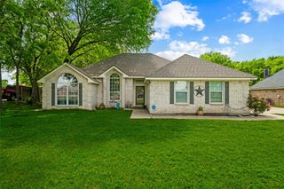 233 Country Meadows Drive, Waxahachie, TX 75165