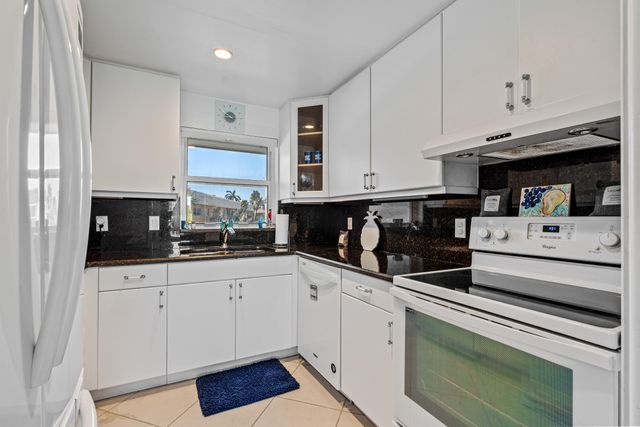 231 E Lantana Road Road E 203, Lantana, FL 33462