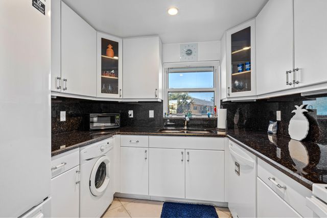 231 E Lantana Road Road E 203, Lantana, FL 33462