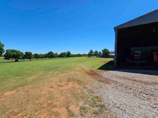 14259 NE Mountain View Rd, Elgin, OK 73538