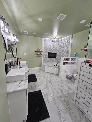 14259 NE Mountain View Rd, Elgin, OK 73538