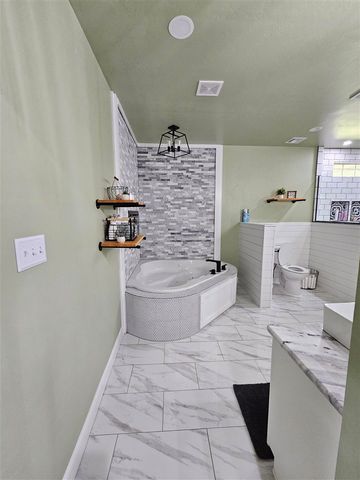 14259 NE Mountain View Rd, Elgin, OK 73538