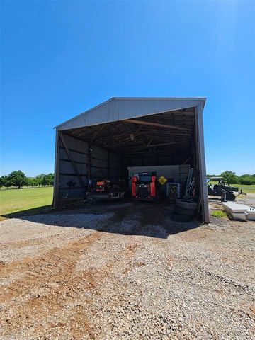 14259 NE Mountain View Rd, Elgin, OK 73538