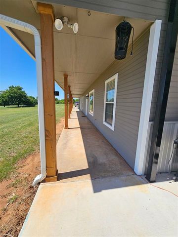 14259 NE Mountain View Rd, Elgin, OK 73538