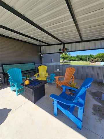 14259 NE Mountain View Rd, Elgin, OK 73538