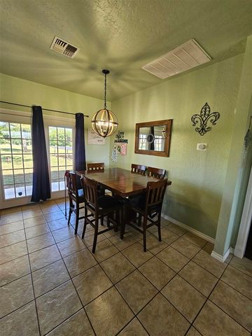 14259 NE Mountain View Rd, Elgin, OK 73538