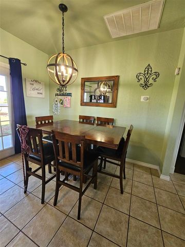14259 NE Mountain View Rd, Elgin, OK 73538
