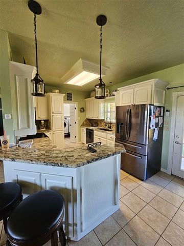 14259 NE Mountain View Rd, Elgin, OK 73538