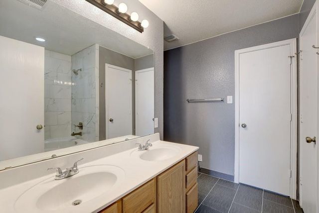 100 Pimlico, Kyle, TX 78640