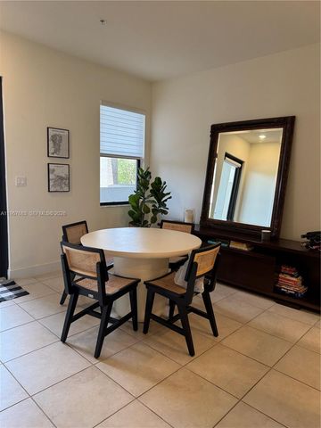 7925 NW 104th Ave 24, Doral, FL 33178