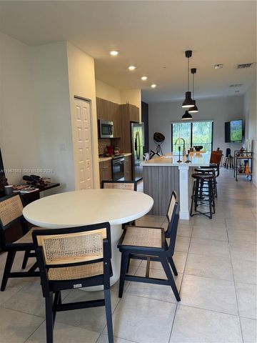 7925 NW 104th Ave 24, Doral, FL 33178