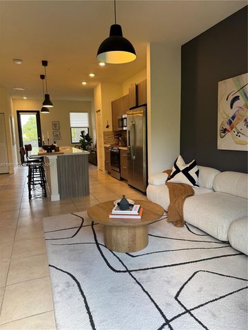 7925 NW 104th Ave 24, Doral, FL 33178