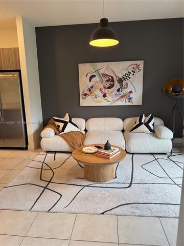 7925 NW 104th Ave 24, Doral, FL 33178