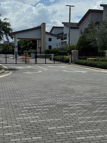 7925 NW 104th Ave 24, Doral, FL 33178