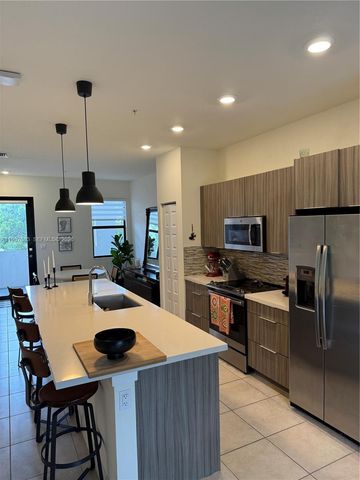 7925 NW 104th Ave 24, Doral, FL 33178