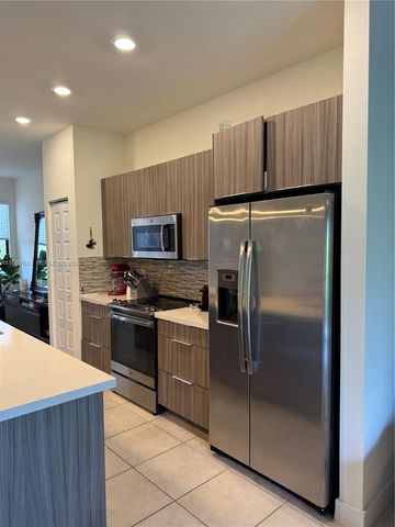 7925 NW 104th Ave 24, Doral, FL 33178