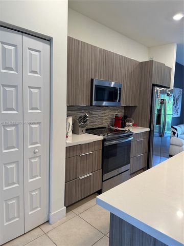 7925 NW 104th Ave 24, Doral, FL 33178