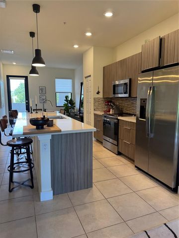 7925 NW 104th Ave 24, Doral, FL 33178