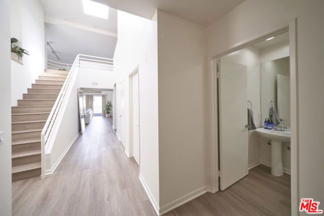 1617 S Beverly Glen Boulevard 303, Los Angeles, CA 90024