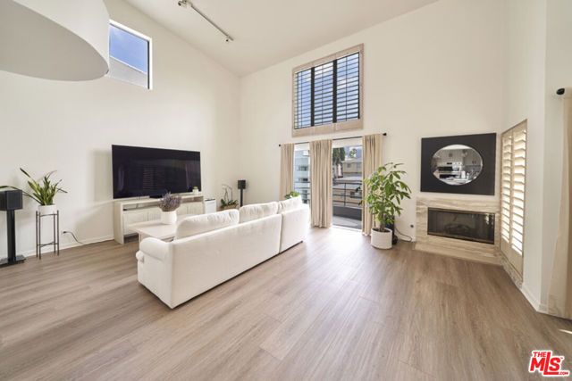 1617 S Beverly Glen Boulevard 303, Los Angeles, CA 90024