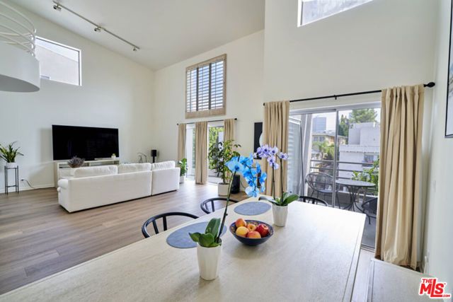 1617 S Beverly Glen Boulevard 303, Los Angeles, CA 90024