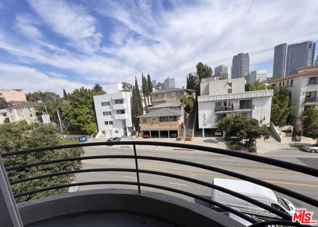 1617 S Beverly Glen Boulevard 303, Los Angeles, CA 90024