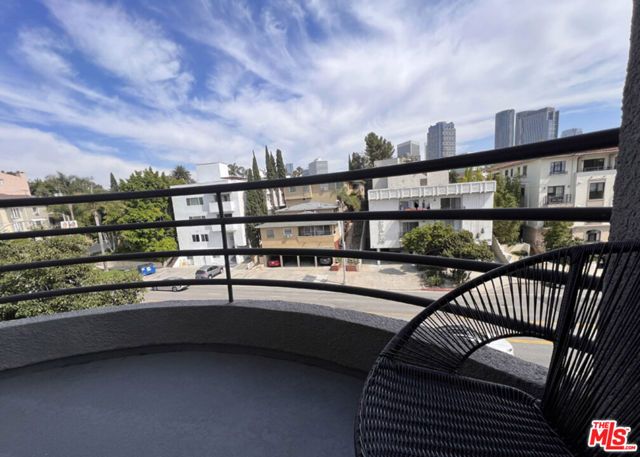 1617 S Beverly Glen Boulevard 303, Los Angeles, CA 90024