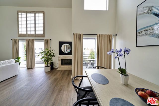 1617 S Beverly Glen Boulevard 303, Los Angeles, CA 90024