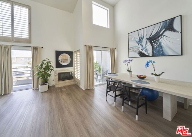 1617 S Beverly Glen Boulevard 303, Los Angeles, CA 90024
