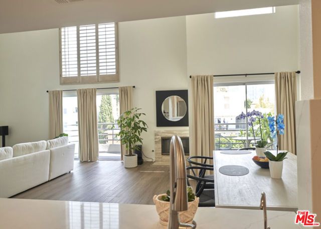 1617 S Beverly Glen Boulevard 303, Los Angeles, CA 90024