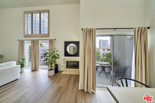 1617 S Beverly Glen Boulevard 303, Los Angeles, CA 90024
