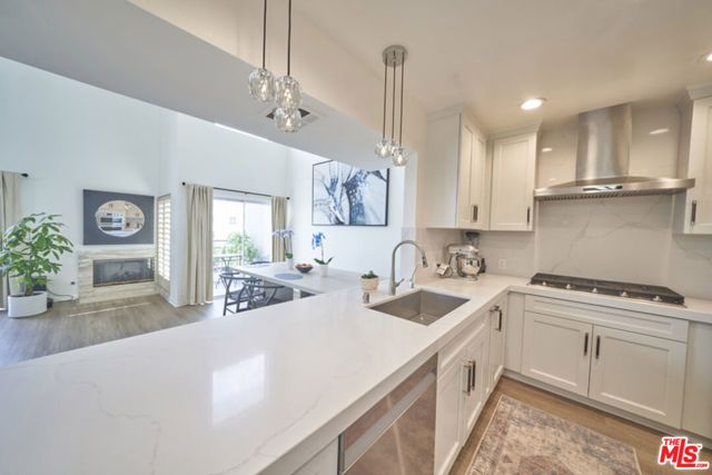 1617 S Beverly Glen Boulevard 303, Los Angeles, CA 90024