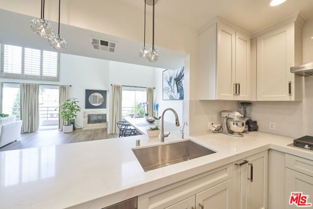 1617 S Beverly Glen Boulevard 303, Los Angeles, CA 90024
