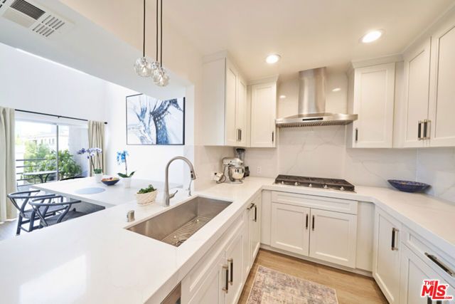 1617 S Beverly Glen Boulevard 303, Los Angeles, CA 90024