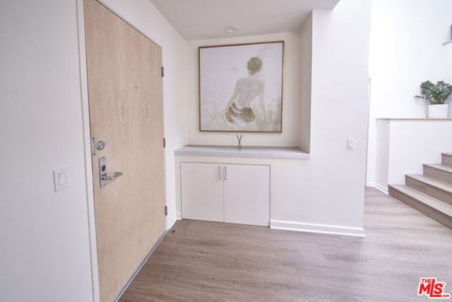 1617 S Beverly Glen Boulevard 303, Los Angeles, CA 90024